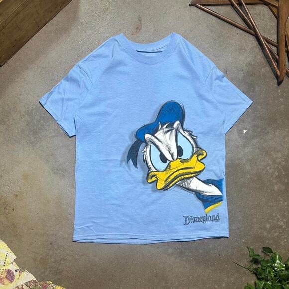 Disney Land Daffy Duck AOP Wrap Around Print Tee Mens Medium Mickey Mouse Shirt - Picture 1 of 3